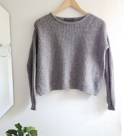 Brandy Melville Sweaters - Brandy Melville • gray crop sweater